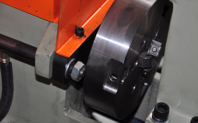 Automatic single head tube end deburring machine: cutter head and tube close-up