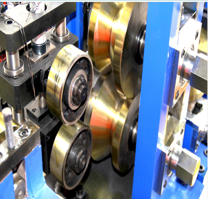 Welded square pipe machine: forming rolls close-up