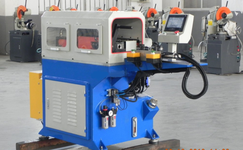 Bilateral arc cutting machine with control panel in the workshop