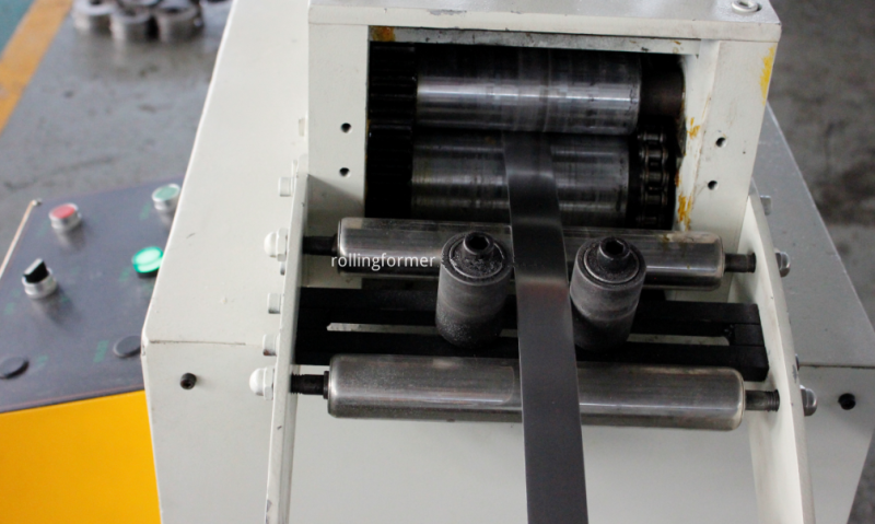 Exhaust band clamps bending machine: steel strip passing through the forming rollers