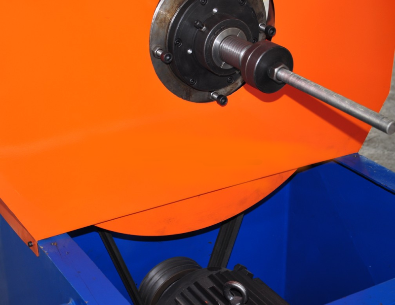 Taper pipe end cone former: rod end being formed in the chuck