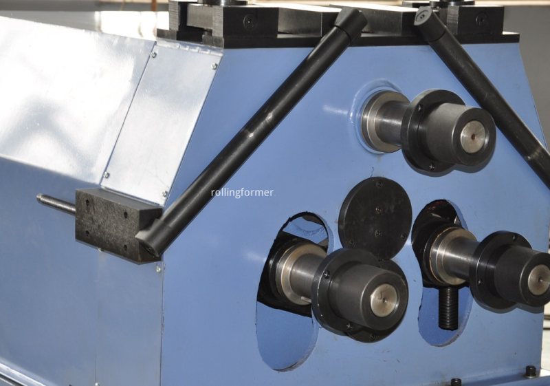 3 rolls bending machine for tube: rolls and housing close-up