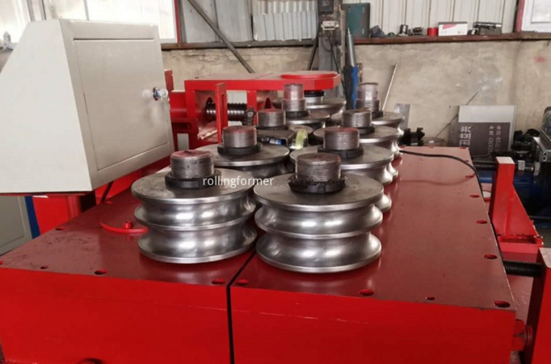 7 rollers greenhouse tube bender: roll cluster close-up