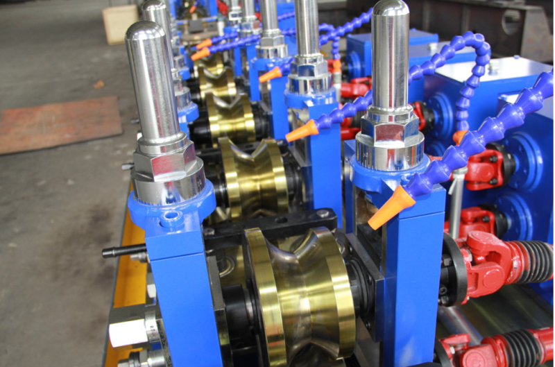 ERW pipe tube rolling line: forming stand with rolls and adjustment screws