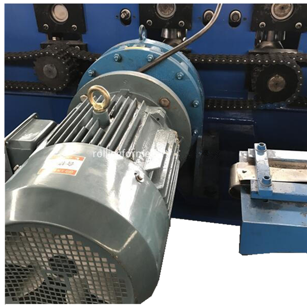 C purlin roll forming machine: main drive motor with chain transmission
