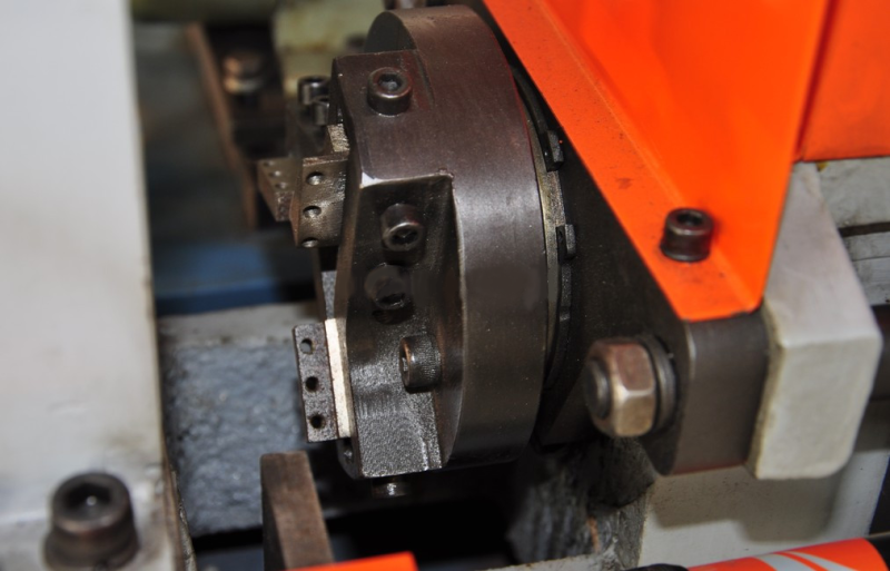 Automatic single head tube end deburring machine: cutter head with inserts
