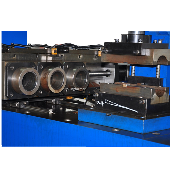 Tube diameter reducing machine: die head with reducing dies