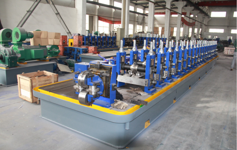 ERW pipe tube rolling line: complete line on the workshop floor