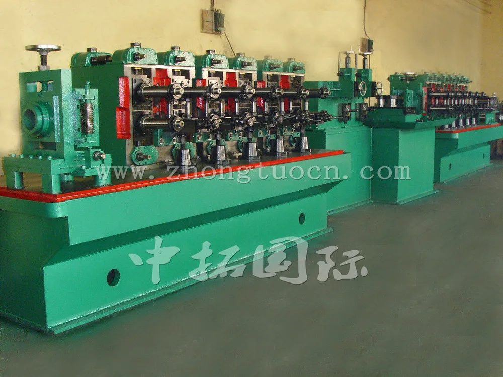 Roll forming machine for welded pipe production