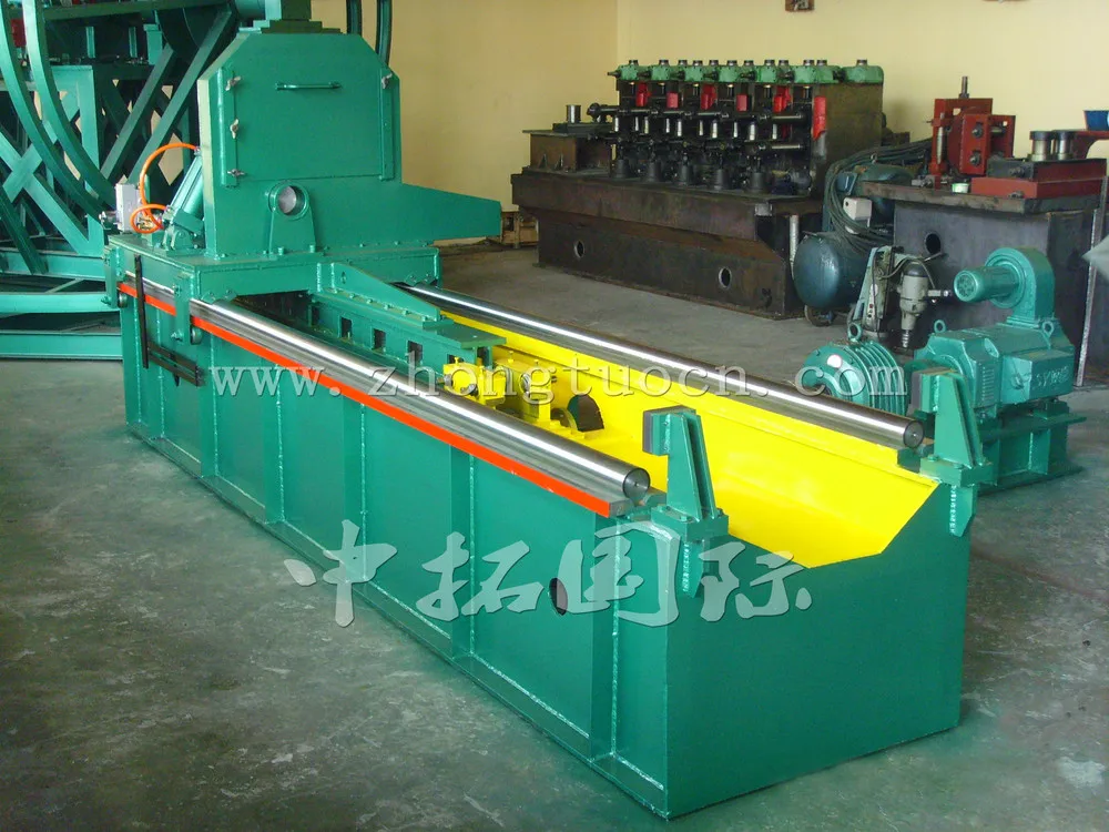 Forming stand of a tube mill with shaft and roll assembly
