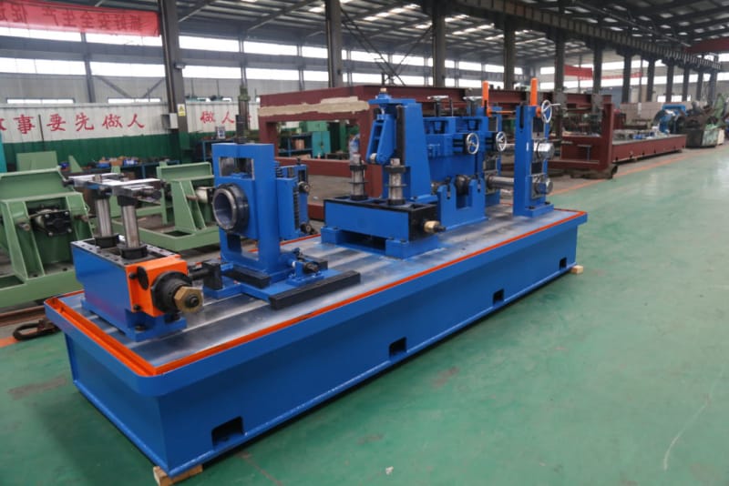 HG50 cantilever tube mill: forming unit in the workshop