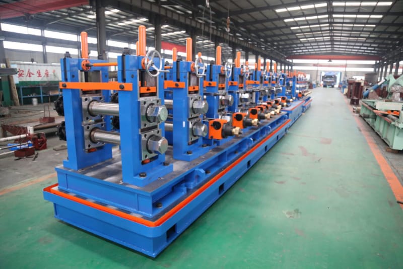 HG50 cantilever tube mill: forming line in the workshop