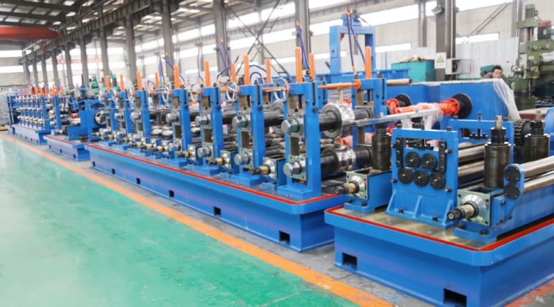 HG50 cantilever tube mill: forming line on the workshop floor
