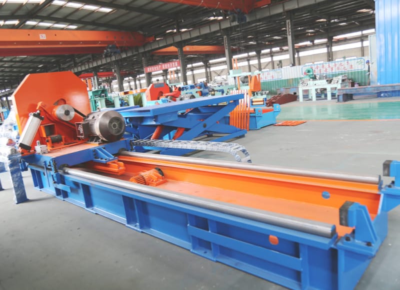 HG50 cantilever tube mill: entry and forming section close-up