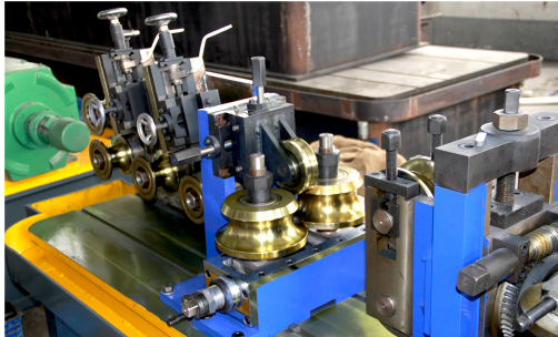 HG50 construction pipe roll forming machine: forming section and drive close-up