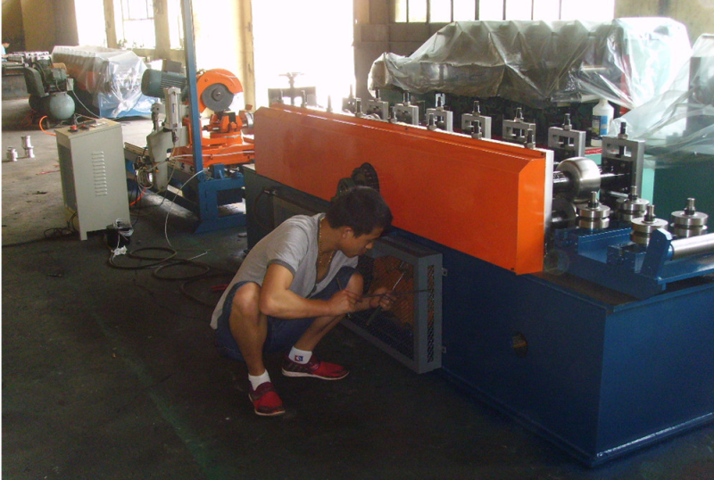 HG76 carbon steel tube mill: operator at the welding unit