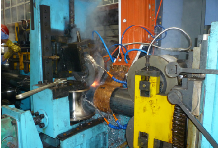HG165 big diameter tube mill: high frequency welding section at the welding point