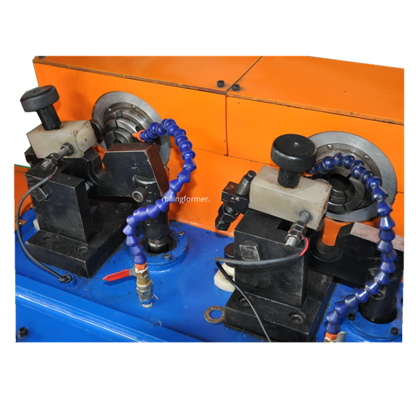 Tube closing machine: twin forming heads on the machine