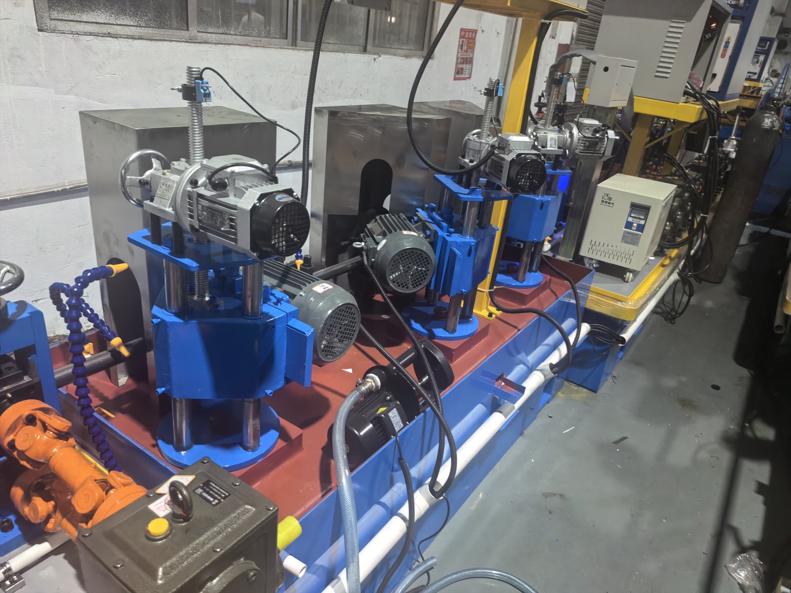 Forming line, roll stands and gearboxes of the laser welded pipe mill