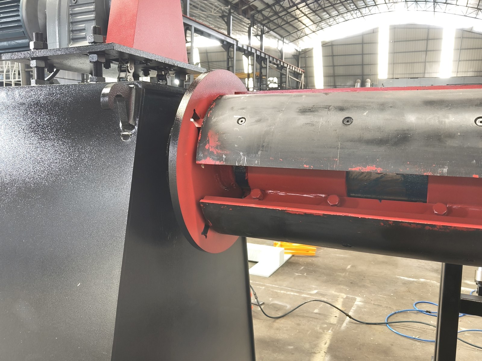Leveller roll cassette with the rolls fitted