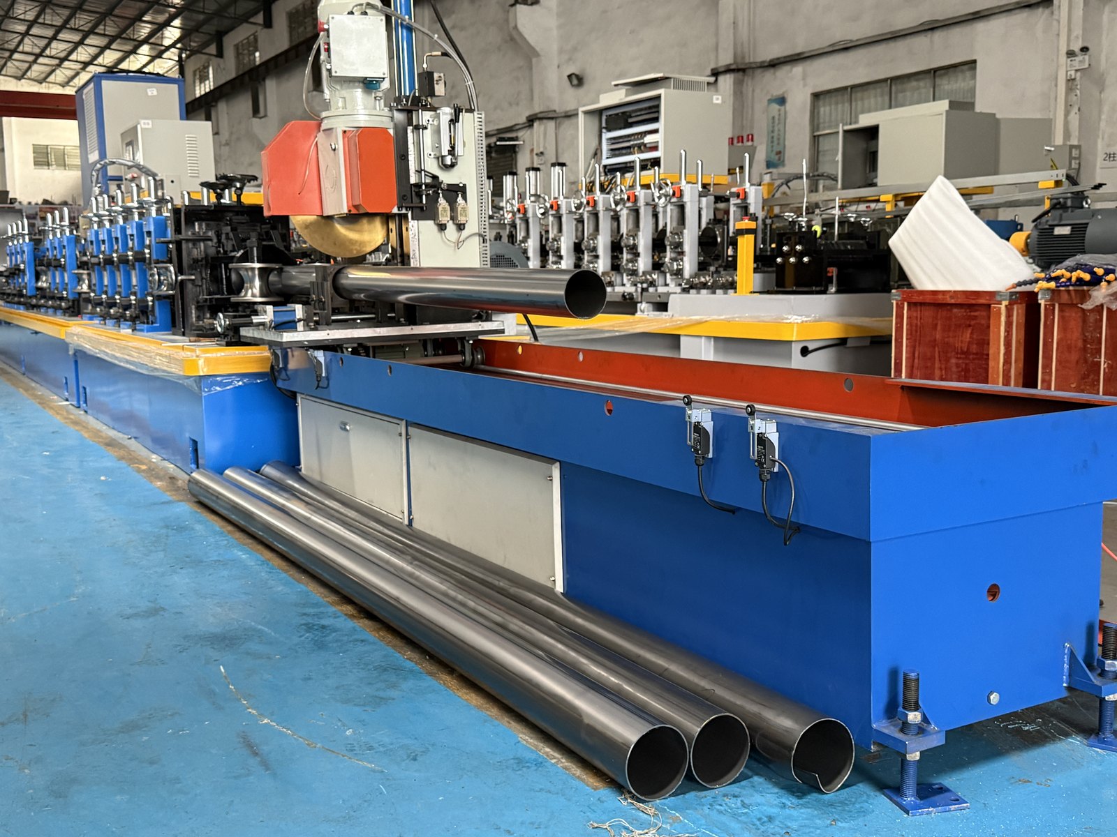 Cut lengths on the run-out table of a laser welded tube mill